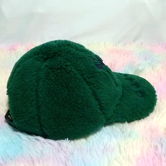 Gucci MLB New York Yankees Collaboration Logo Shearling Hat Un… - Picture 6 of 16